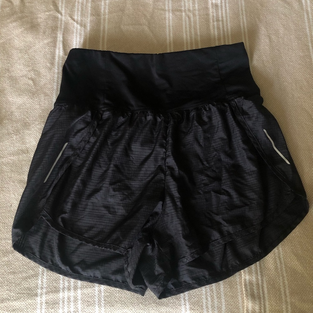 Women’s High-Rise Run Shorts 3”